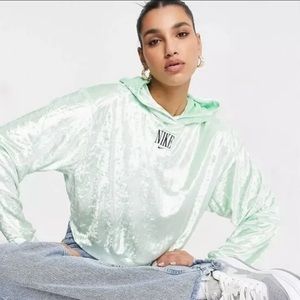 Nike Hoodie. Green and so soft. Brand new in perfect condition. Great gift idea.